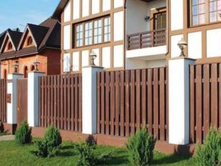 знаю  Какой штакетник выбрать для ограды дома – деревянный или металлический