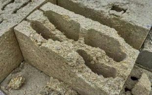 материалы : Преимущества и недостатки блоков из опилок и цемента