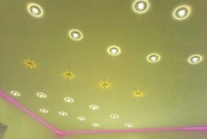 знаю  Как установить встраиваемые светильники в подвесной или натяжной потолок своими руками: Пошагово +Видео