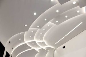 знаю  Как сделать Многоуровневые потолки из гипсокартона и натяжные своими руками с подсветкой: Пошаговая инструкция +Видео