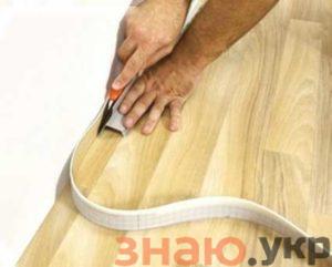 знаю Как уложить линолеум на деревянный пол с подложкой своими руками: Обзор +Видео работы