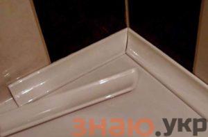 знаю Керамический плинтус для ванной на плитку: Виды и монтаж своими+Фото и Видео