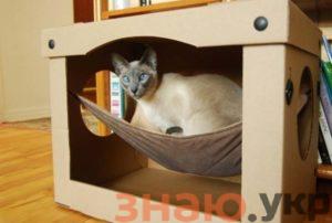 знаю Как сделать домик для кошки из коробки своими руками: чертежи, размеры и инструкция поэтапно- Обзор +Видео