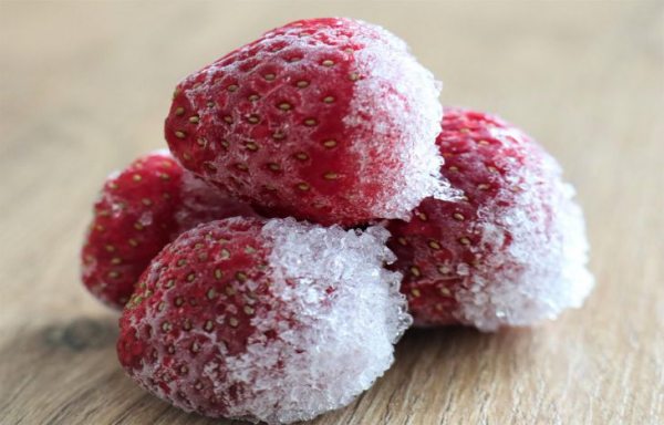 знаю Как заморозить клубнику и малину целиком: сохраните вкус и аромат свежих ягод